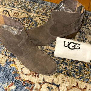 UGG Australia Bandara Suede Ankle Boot Bootie Zipper in Rear Women Shoe 9.5